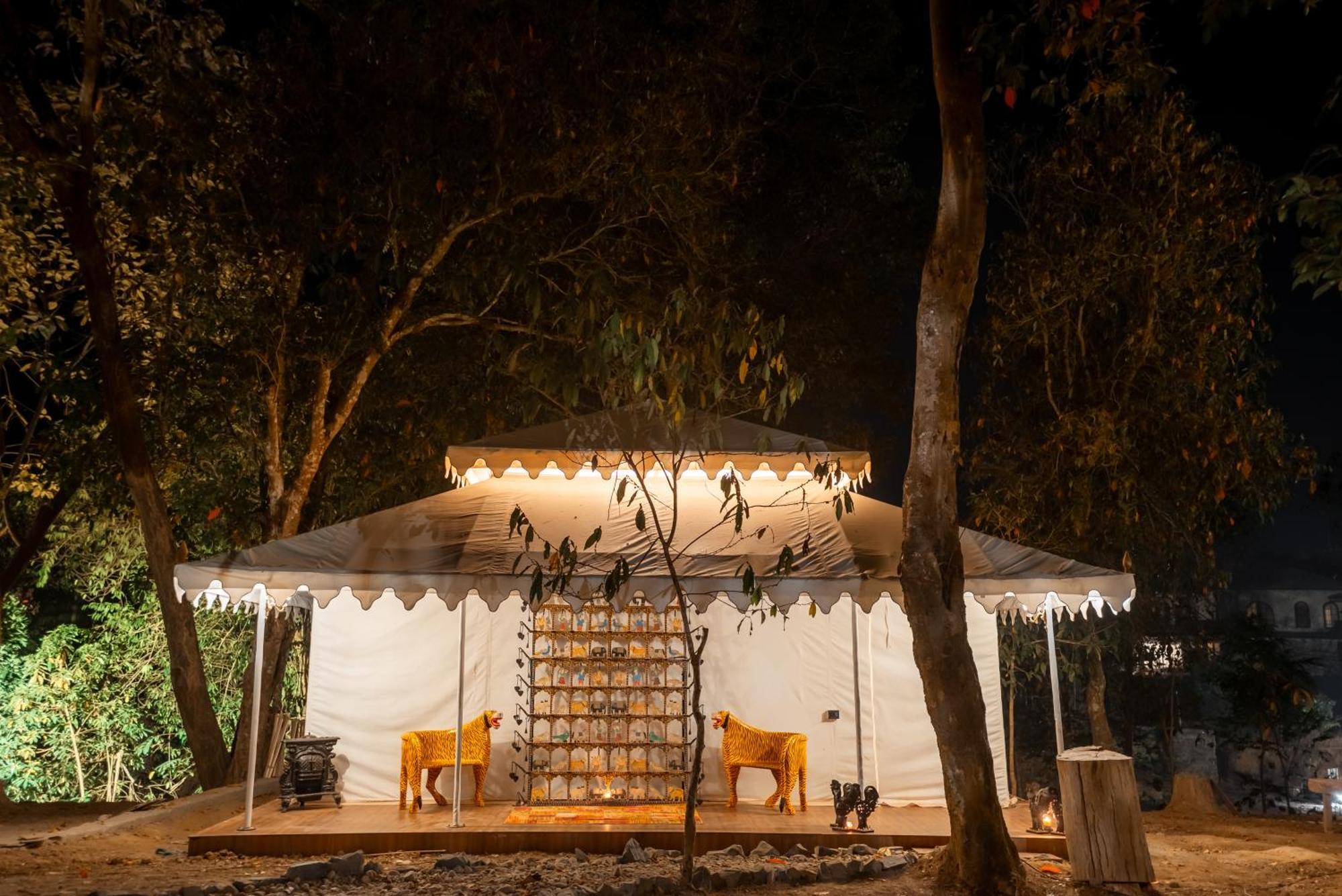 Vaani Greens Wildlife Resort, Kaziranga Kuthari Bilik gambar